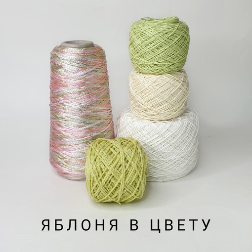 <center>Яблоня в цвету</center>
